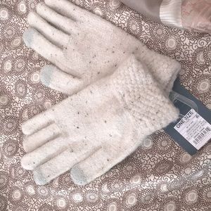 Winter gloves,one size,white with black dots